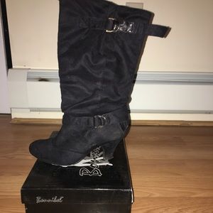 Women’s size 6 black boots